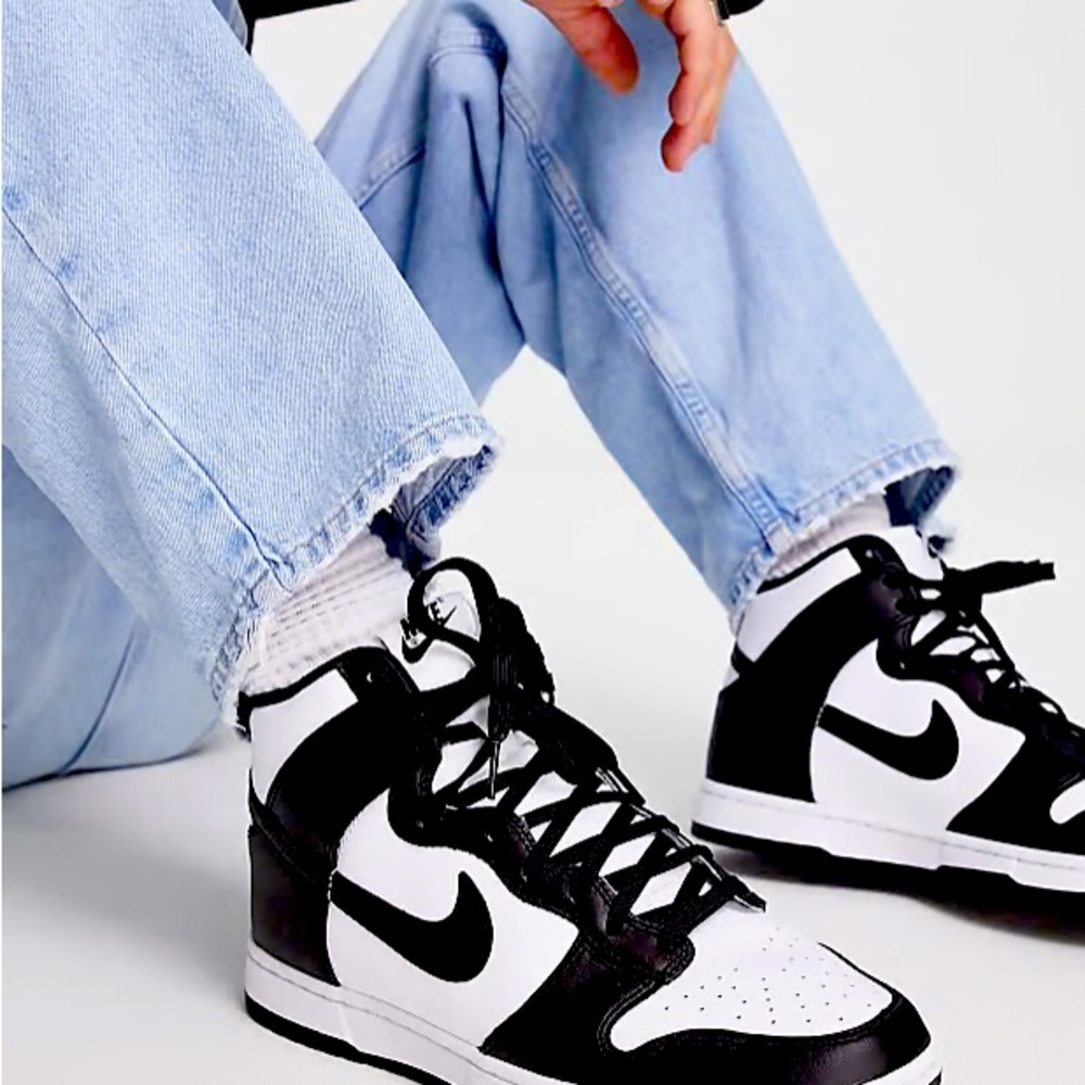 Air Jordan Mid / Men’s 7.5 Woman 9